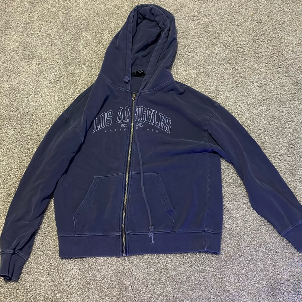 I’m selling a zipper jacket